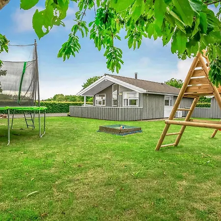 Awesome Home In Haderslev With Sauna ハザスレウ